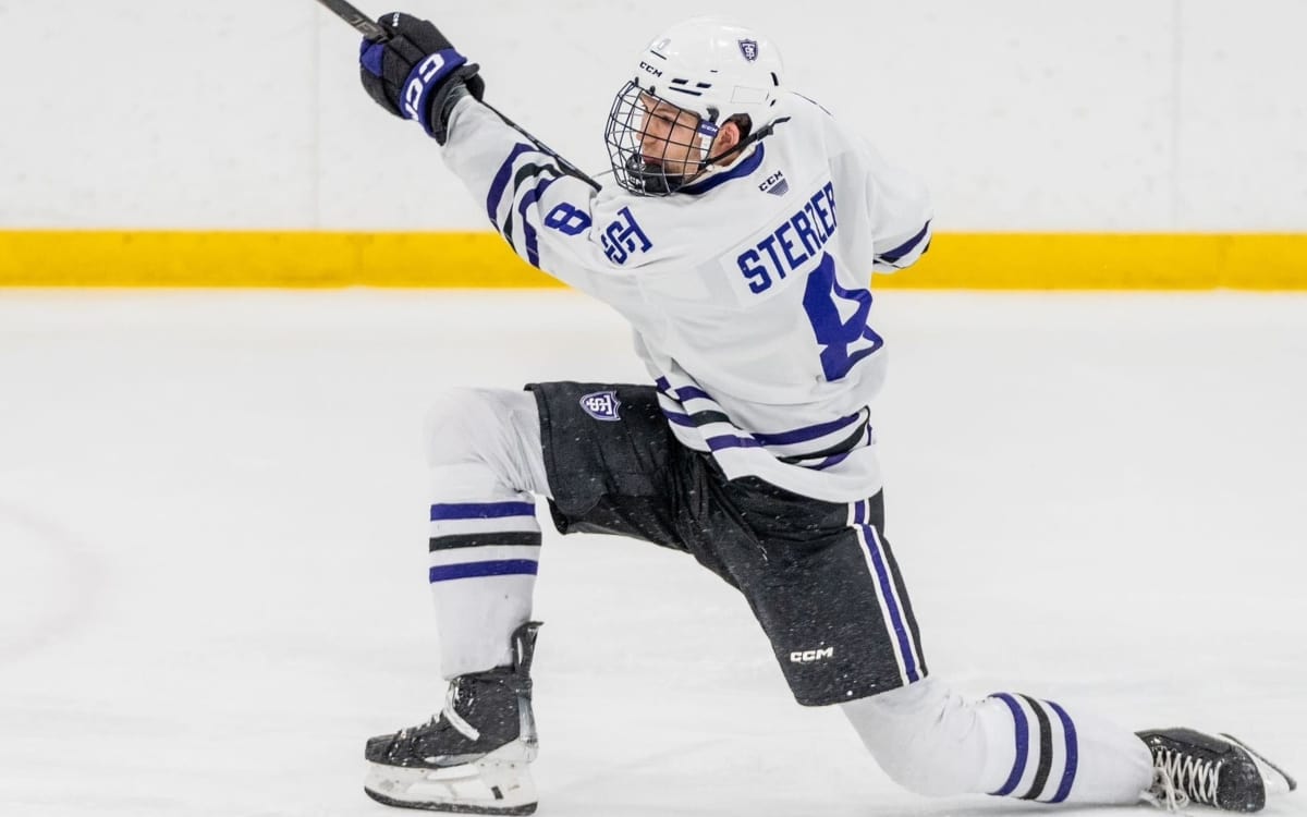 hockey player reviewing locked in supplements